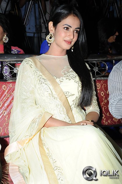 Sonal-Chauhan-at-Legend-Movie-Success-Meet